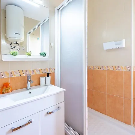 Apartment 797 Rentals- Comodo 4 En Hercules *